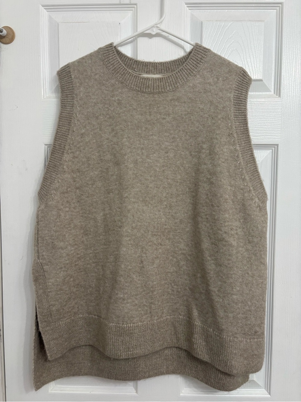 H&M Beige Sleeveless Sweater – Women's Medium